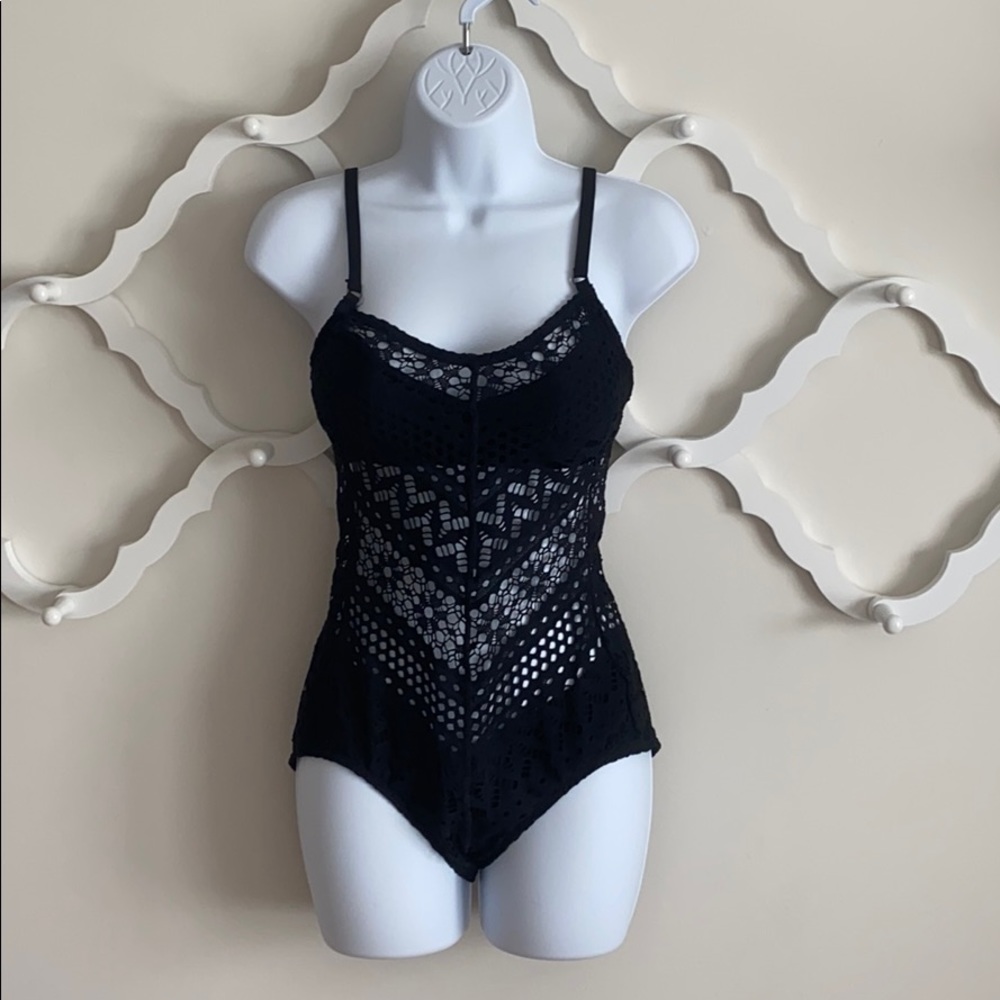 Robin Piccone Swimwear: one piece